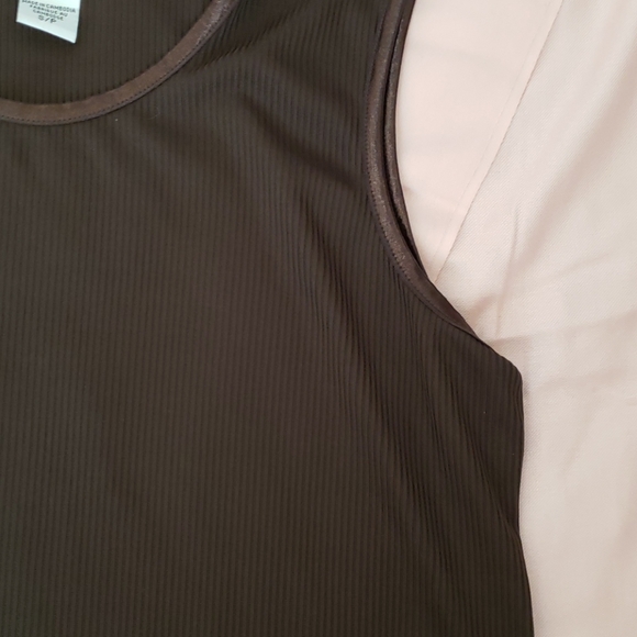 Two Alia Lightweight Tops - Picture 3 of 7